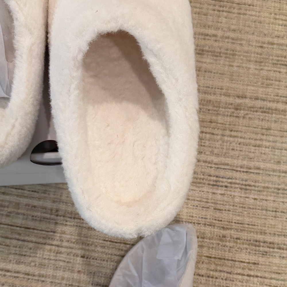 Alo Ivory Recovery Slippers Women’s 6 - Picture 5 of 11